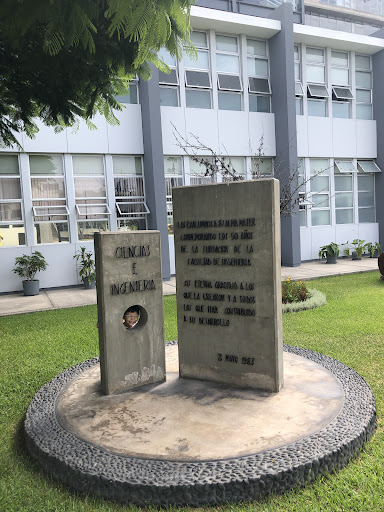 Pontificia Universidad Católica del Perú