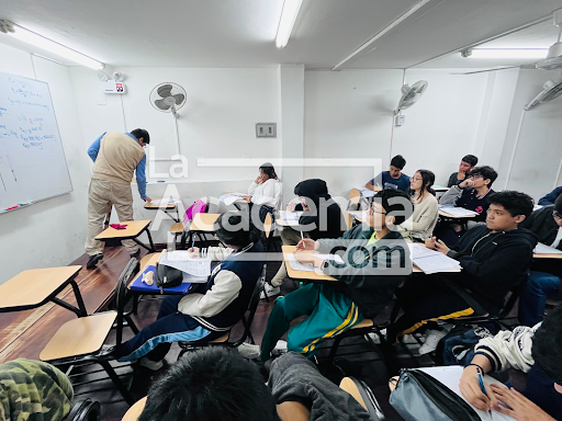 LA ACADEMIA.COM.PE